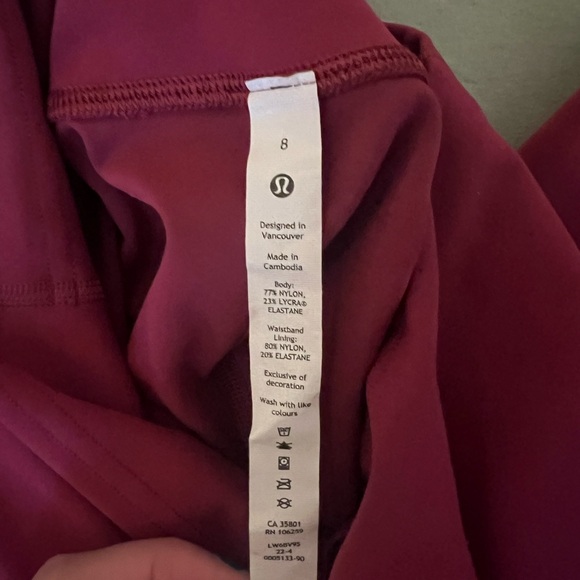 Cropped 23 inch Wunder Train High rise Lulu lemon magenta leggings - Picture 3 of 4